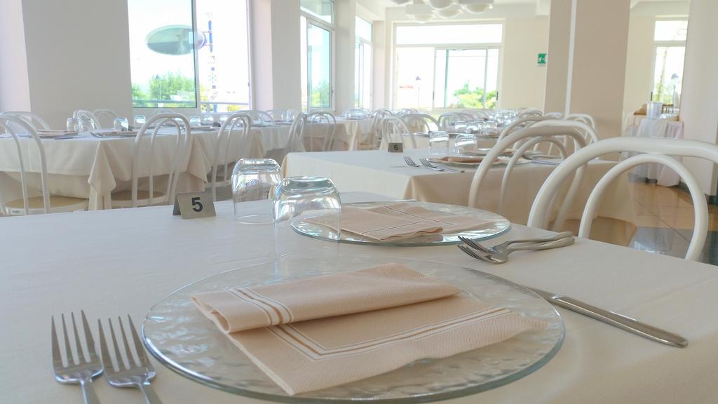 Hotel Delfino Milano Marittima Ngoại thất bức ảnh